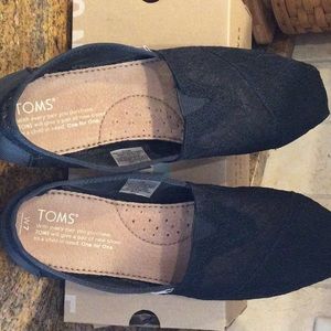 TOMS black lace espadrille SZ 7 NWOB NEVER WORN. TTS
